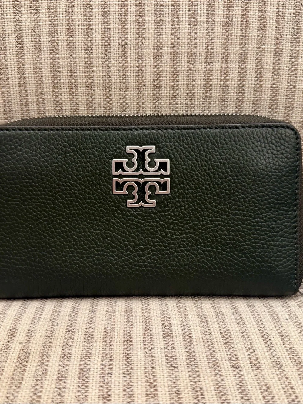 EUC Tory Burch Dark Green Pebbled Leather Crossbody Bag with Matching Wallet - Picture 11 of 16
